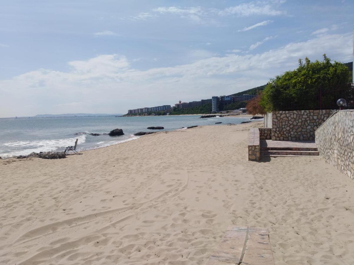 On The Beach Elenite Exterior foto